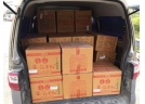 危险！面包车装了37箱烟花爆竹 犹如移动“炸弹”